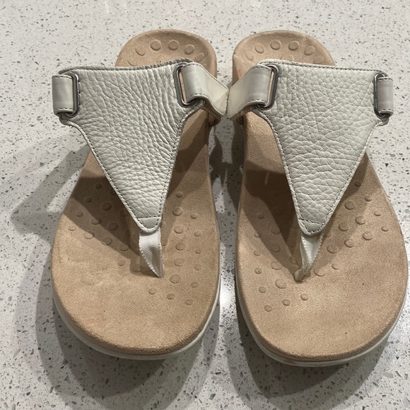 Vionic Wanda White/Cream Sandals Size 9.5 - Picture 2 of 12
